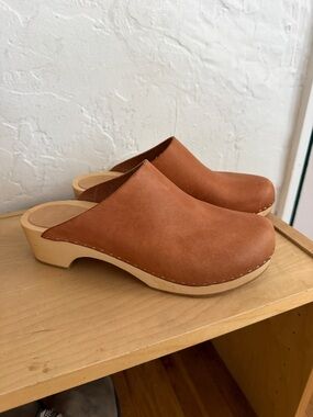 Bryr clogs size 40